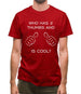 Who Has 2 Thumbs And Is Cool Mens T-Shirt